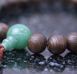 男性用数珠（京念珠）神代杉・翡翠仕立の通販・販売